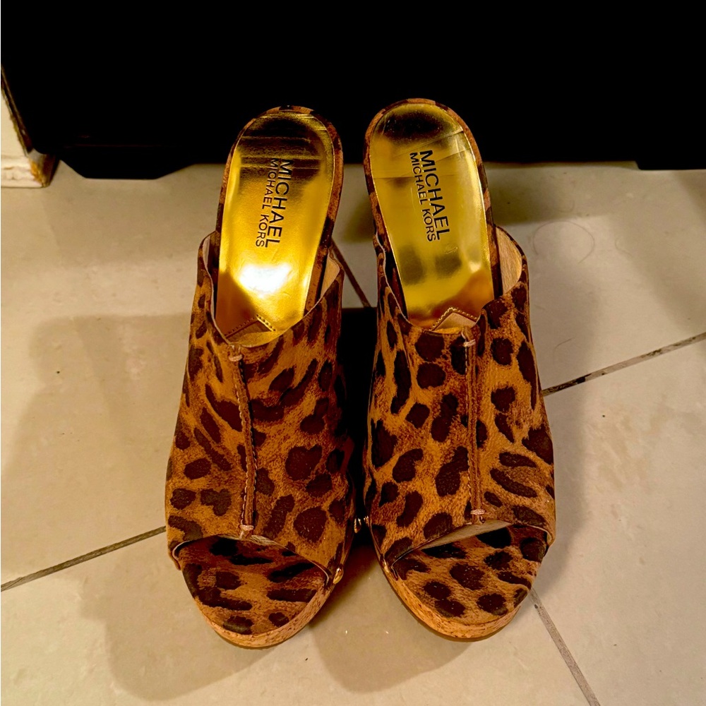 Chic leather upper Leopard Michael Kors wedge heels (worn once)